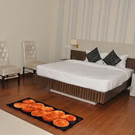 Hotel Krishna Mahal Thanesar Exterior photo