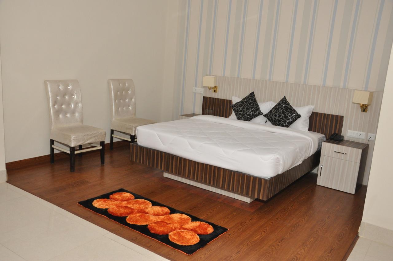 Hotel Krishna Mahal Thanesar Exterior photo